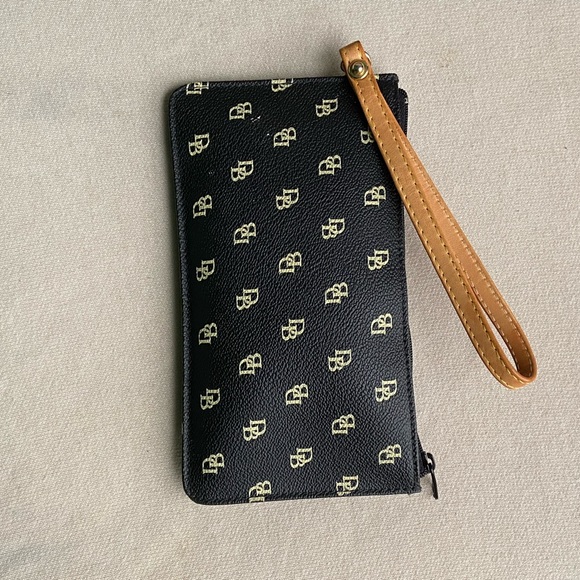 Dooney & Bourke wristlet. - Picture 8 of 13